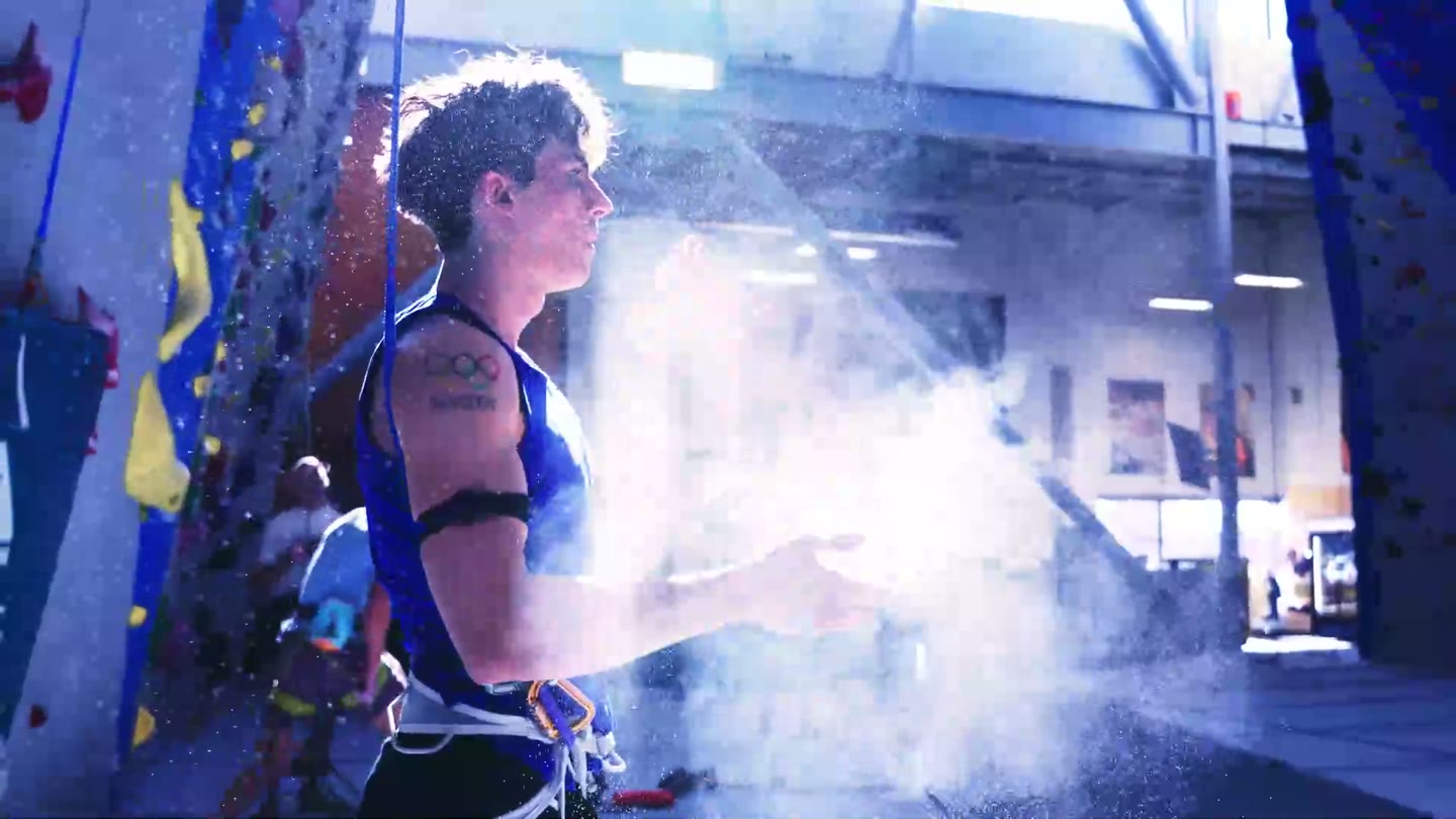 A speed climber preparing to start a run